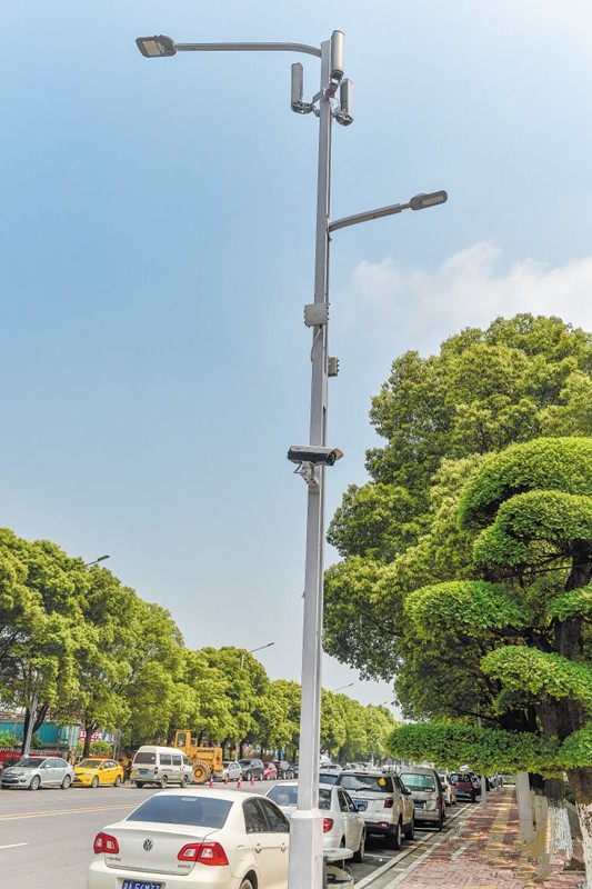 湖(hu)南首(shou)條“智(zhi)慧炤明(ming)路(lu)”亮(liang)相(xiang)長沙隆(long)平(ping)高科技(ji)園(yuan)